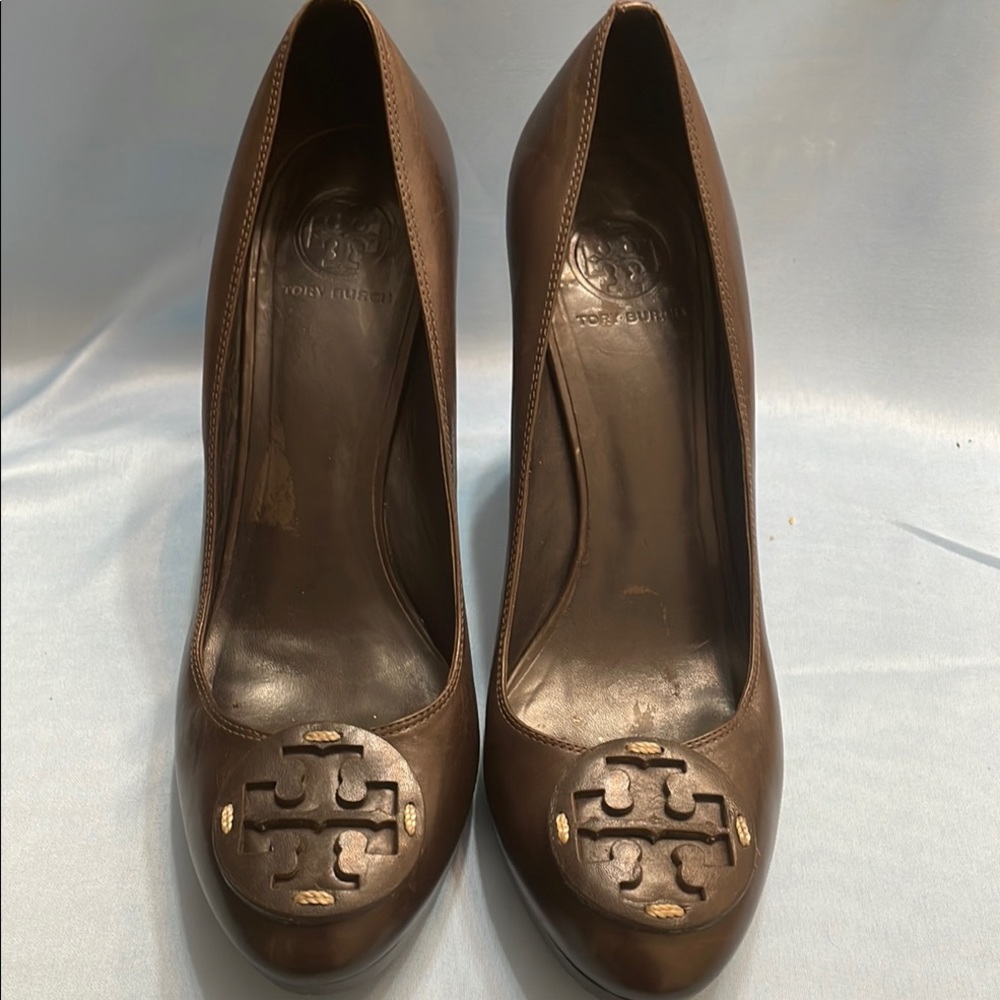 Tory Burch Brown Betty Pump Heels with Decorative Medallion Size 11